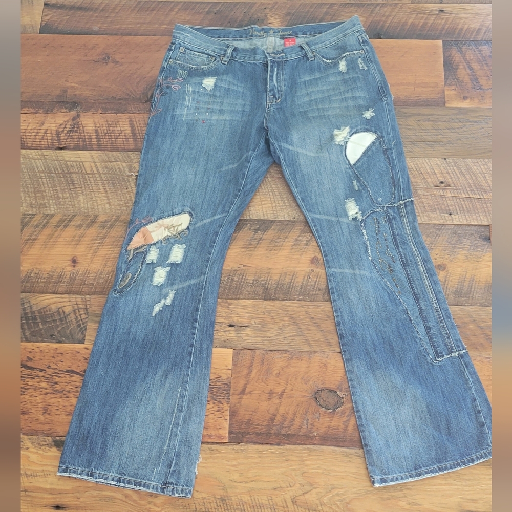 Fun patched & distressed boot cut jeans-Size Junior 17